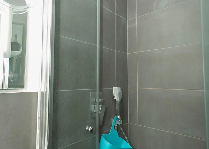 Champs Elysees & Arc De Triomphe - Cityapartmentstay *