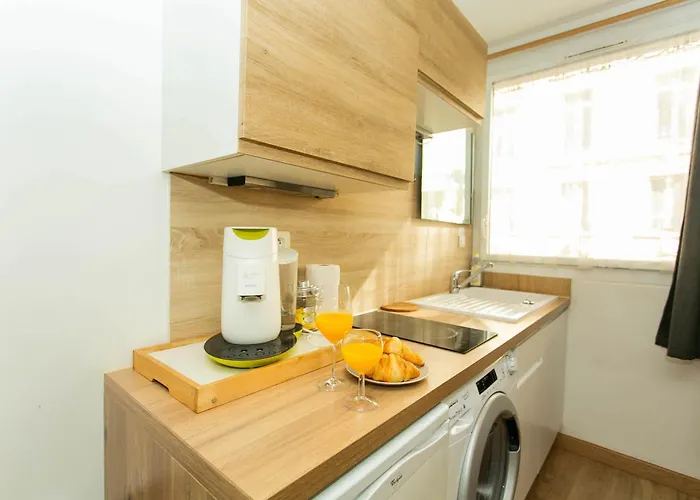 Champs Elysees & Arc De Triomphe - Cityapartmentstay *