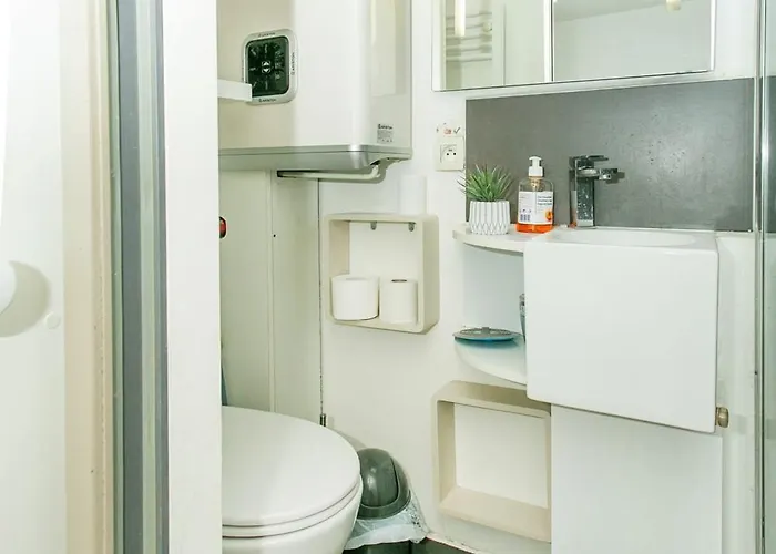 Champs Elysees & Arc De Triomphe - Cityapartmentstay