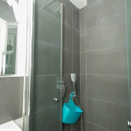 Champs Elysees & Arc De Triomphe - Cityapartmentstay *